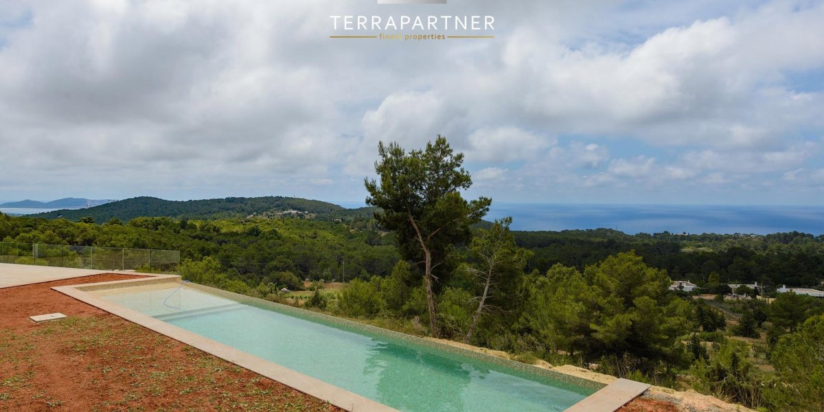 Villa with spectacular panoramic sea views
