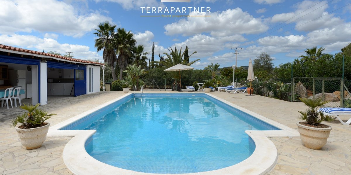 Finca property with spacious pool & garden area close to several beaches