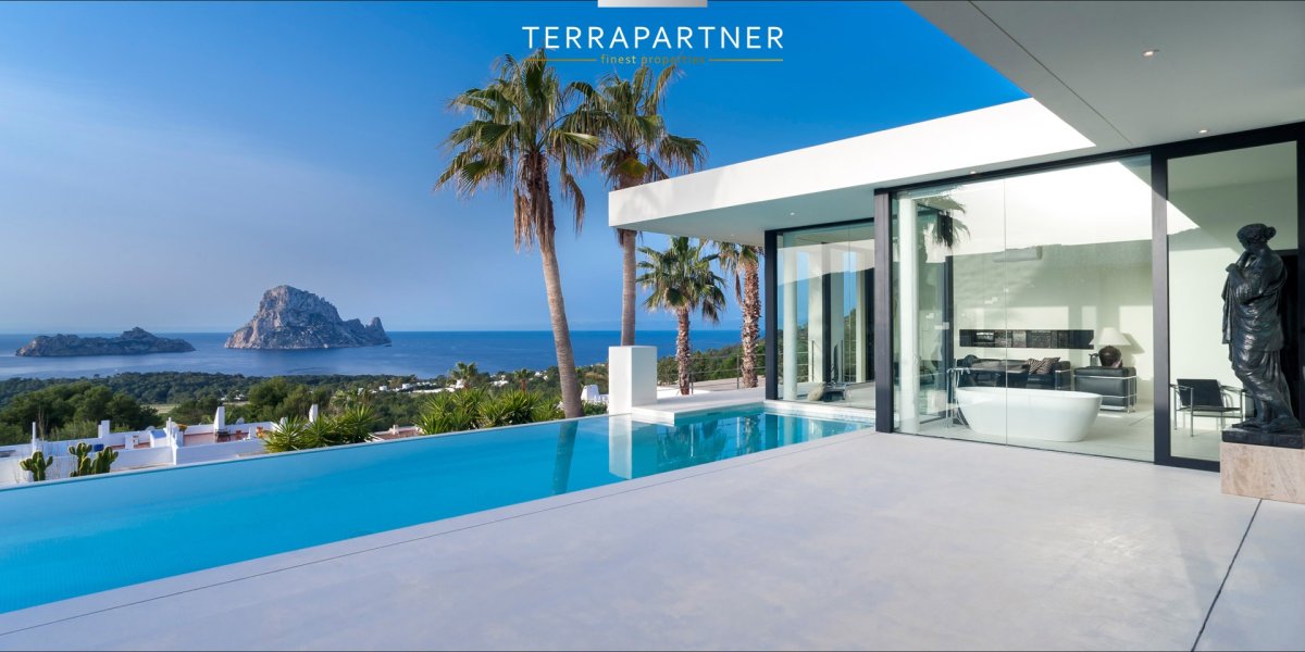 Moderne Luxus-Villa mit atemberaubenden Panorama-Meerblick