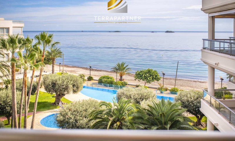 Sea view penthouse directly at the beach of Playa d'en Bossa
