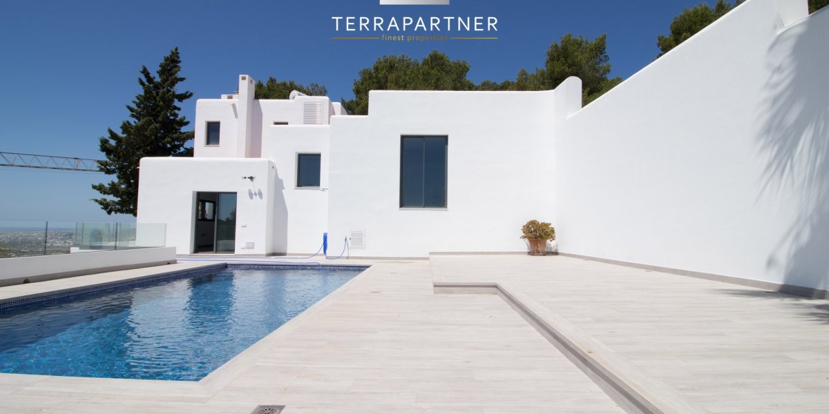 Completely renovated luxury villa with breathtaking views to the sea and to Dalt Vila