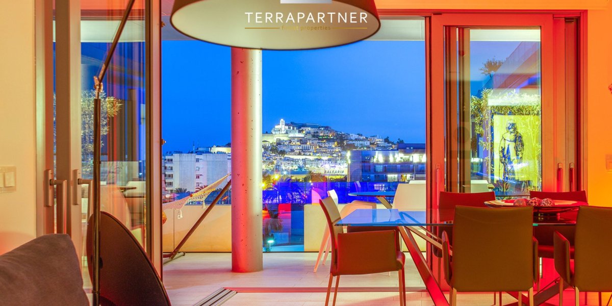 Modernes Luxus-Apartment mit Blick auf Dalt Vila